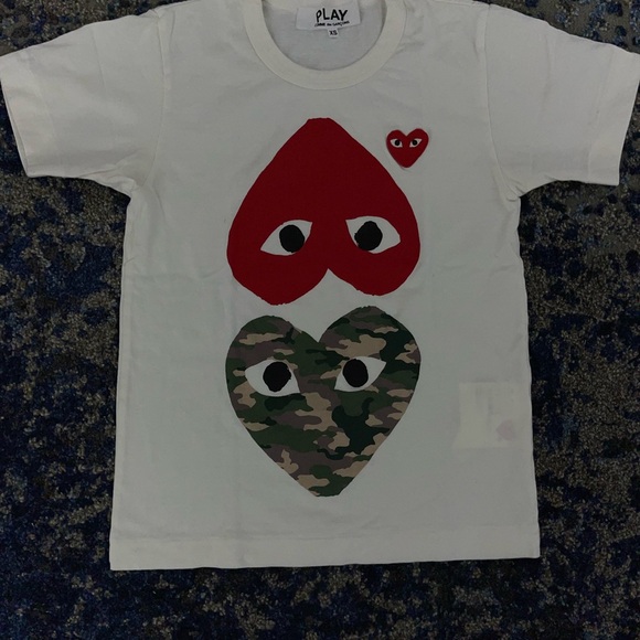 Comme des Garcons Other - Kids White T-Shirt with Red and Camouflage Heart Design